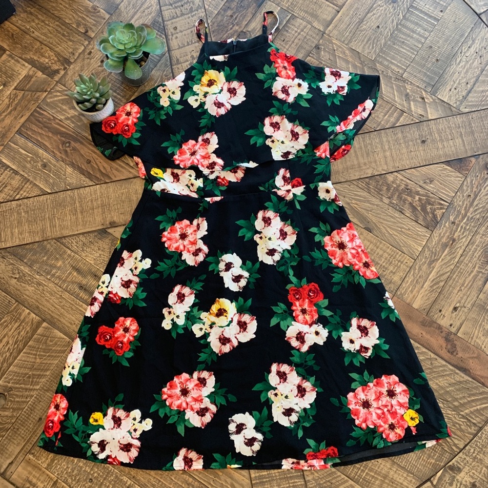 19 Cooper Black Floral Dress Size L NWT
